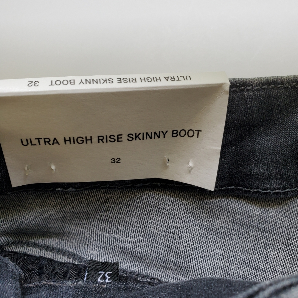 7 For All Mankind - Picture 5 of 14